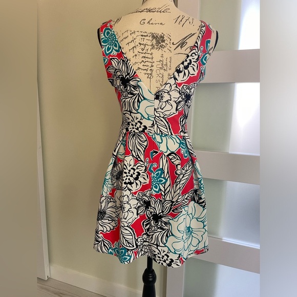 ⭐️ Soprano colorful medium dress EUC 🥰 - Picture 3 of 6
